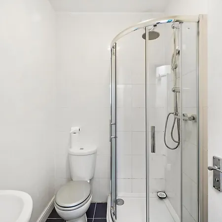 The Stylish Gem - Garden - Sleeps 18 Apartamento