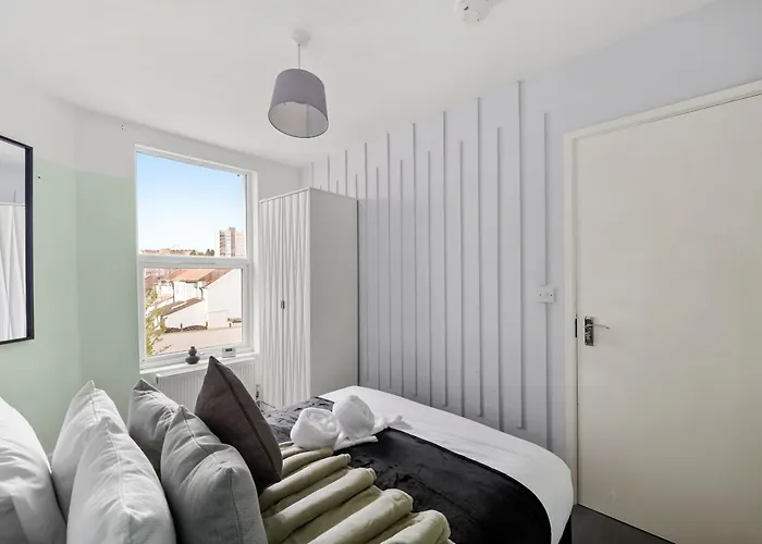 Apartamento The Stylish Gem - Garden - Sleeps 18 *