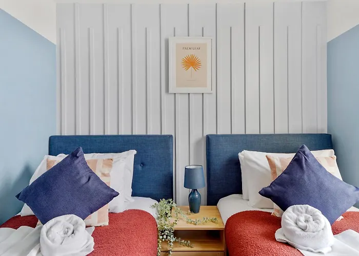 The Stylish Gem - Garden - Sleeps 18 * Bristol