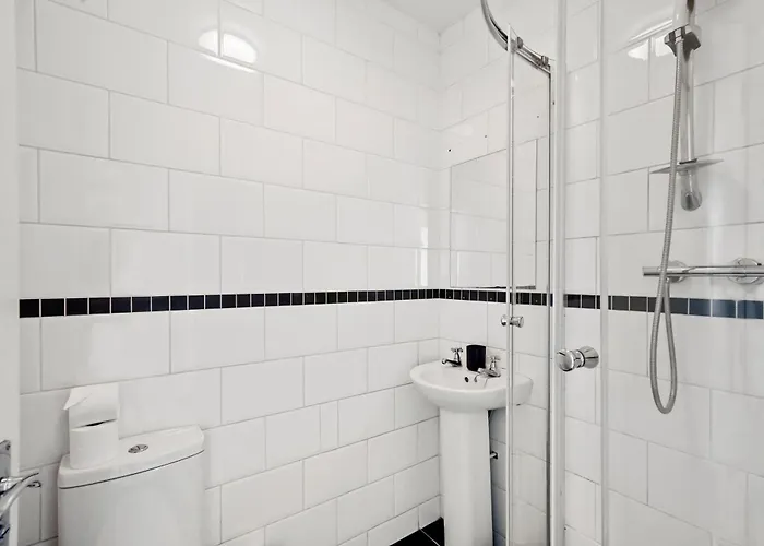 Apartamento The Stylish Gem - Garden - Sleeps 18 *