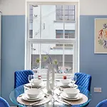 The Stylish Gem - Garden - Sleeps 18 Apartamento