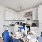 The Stylish Gem - Garden - Sleeps 18 Apartamento *