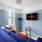 The Stylish Gem - Garden - Sleeps 18 *