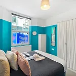 Apartamento The Stylish Gem - Garden - Sleeps 18 *