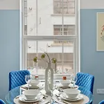 The Stylish Gem - Garden - Sleeps 18 Bristol