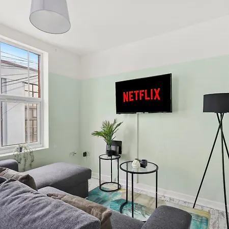 The Stylish Gem - Garden - Sleeps 18 Lejlighed Bristol