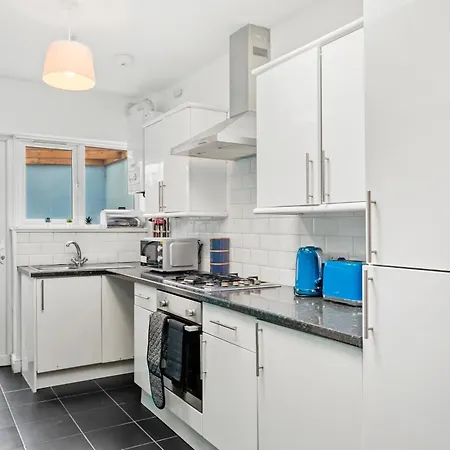 The Stylish Gem - Garden - Sleeps 18 Apartman Bristol
