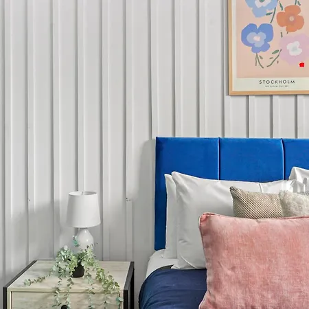 The Stylish Gem - Garden - Sleeps 18