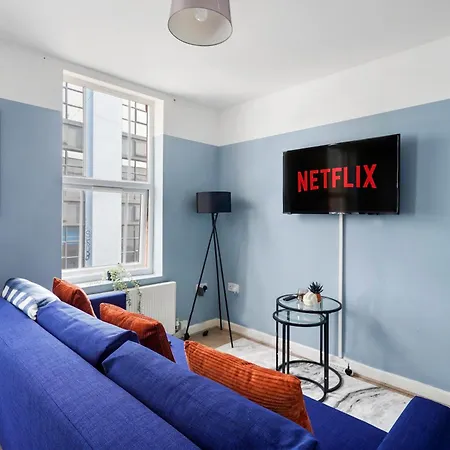 The Stylish Gem - Garden - Sleeps 18 *