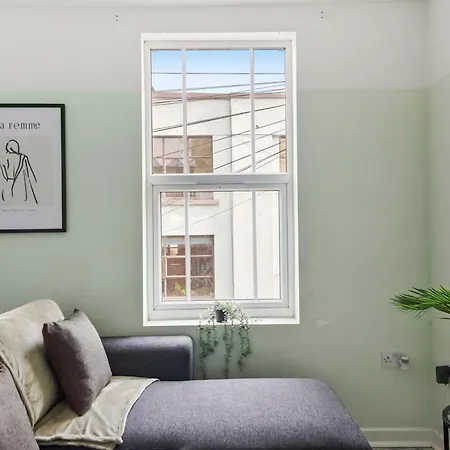 Apartament The Stylish Gem - Garden - Sleeps 18 *