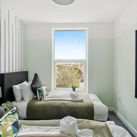 The Stylish Gem - Garden - Sleeps 18