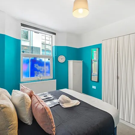 Apartment The Stylish Gem - Garden - Sleeps 18 *