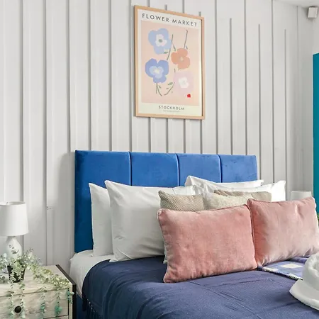 The Stylish Gem - Garden - Sleeps 18 Apartament *