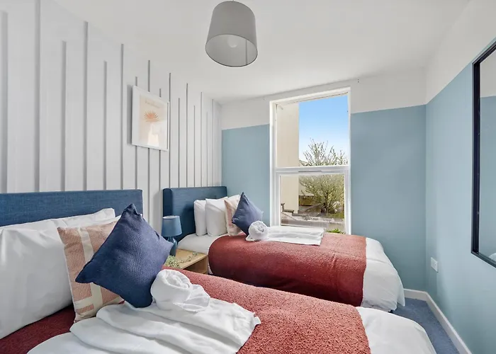 The Stylish Gem - Garden - Sleeps 18 Apartament *