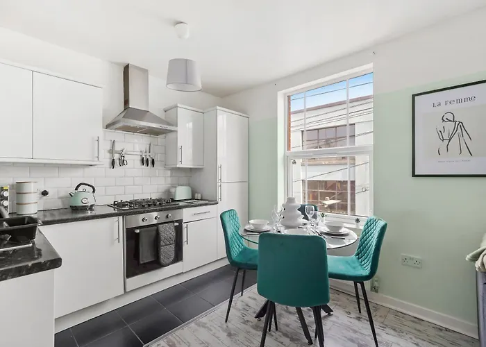 Apartament The Stylish Gem - Garden - Sleeps 18