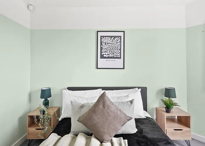 Apartamento The Stylish Gem - Garden - Sleeps 18 *