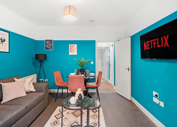 The Stylish Gem - Garden - Sleeps 18 Μπρίστολ