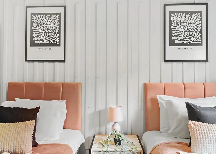 The Stylish Gem - Garden - Sleeps 18 Apartamento *