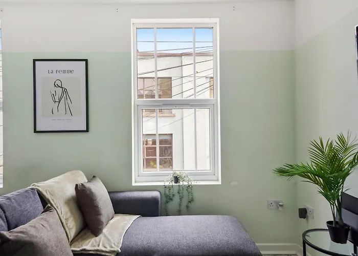 Apartament The Stylish Gem - Garden - Sleeps 18 *