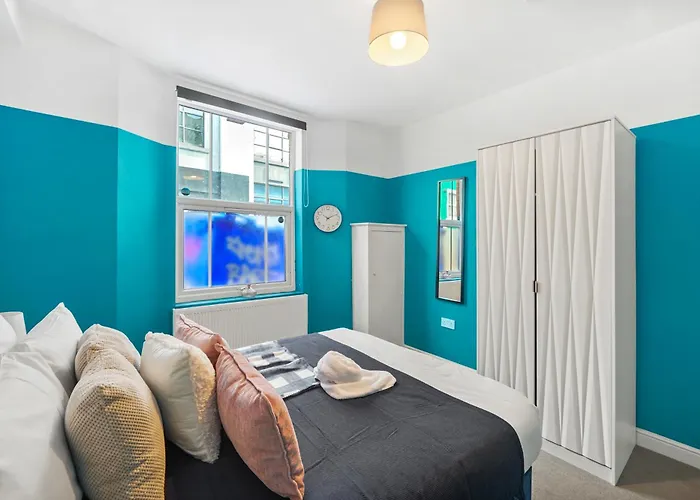 Apartamento The Stylish Gem - Garden - Sleeps 18 *