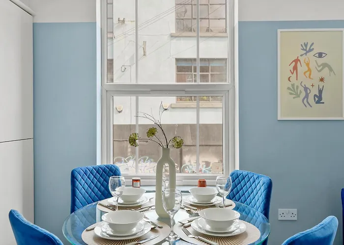 The Stylish Gem - Garden - Sleeps 18 Bristol