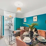 The Stylish Gem - Garden - Sleeps 18 Bristol