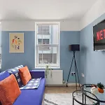 The Stylish Gem - Garden - Sleeps 18 * Bristol