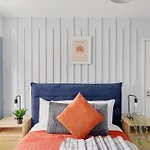 The Stylish Gem - Garden - Sleeps 18 Bristol