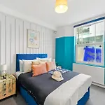 The Stylish Gem - Garden - Sleeps 18 아파트 브리스틀