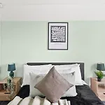 Appartement The Stylish Gem - Garden - Sleeps 18 *