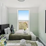 The Stylish Gem - Garden - Sleeps 18