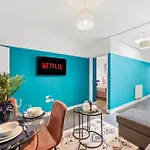아파트 The Stylish Gem - Garden - Sleeps 18 브리스틀