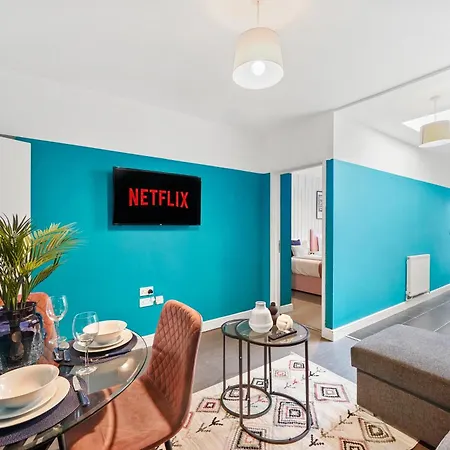 아파트 The Stylish Gem - Garden - Sleeps 18 브리스틀